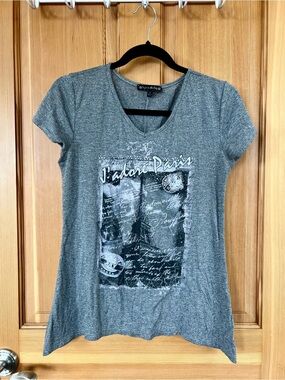 Suzie In The City Heather Gray V-Neck Paris Graphic Tee Women’s